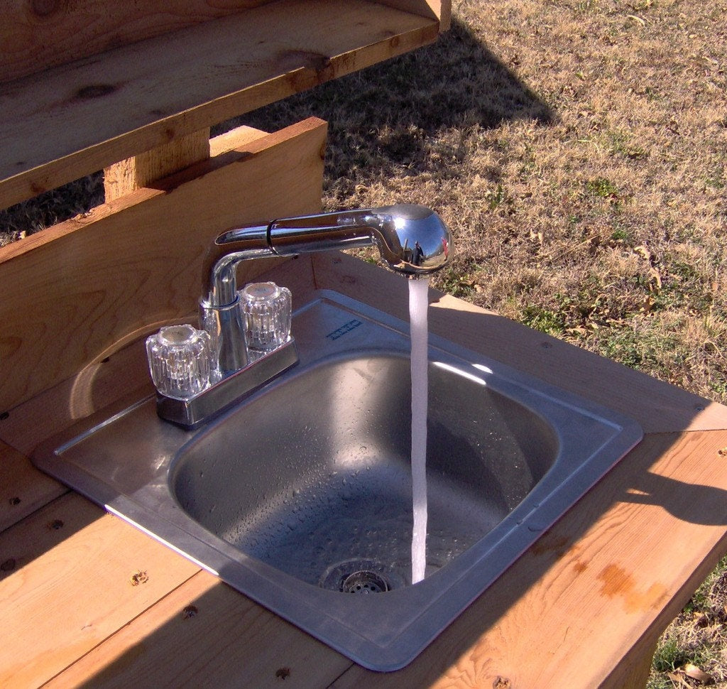 Deluxe Cedar Potting Bench with Sink